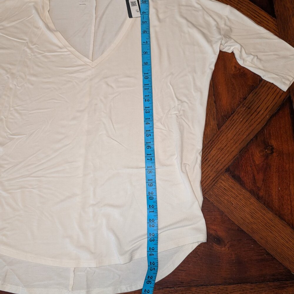 Relaxed V-Neck Three Quarter Sleeve London Tee - SZ Small - NWT - Picture 9 of 9